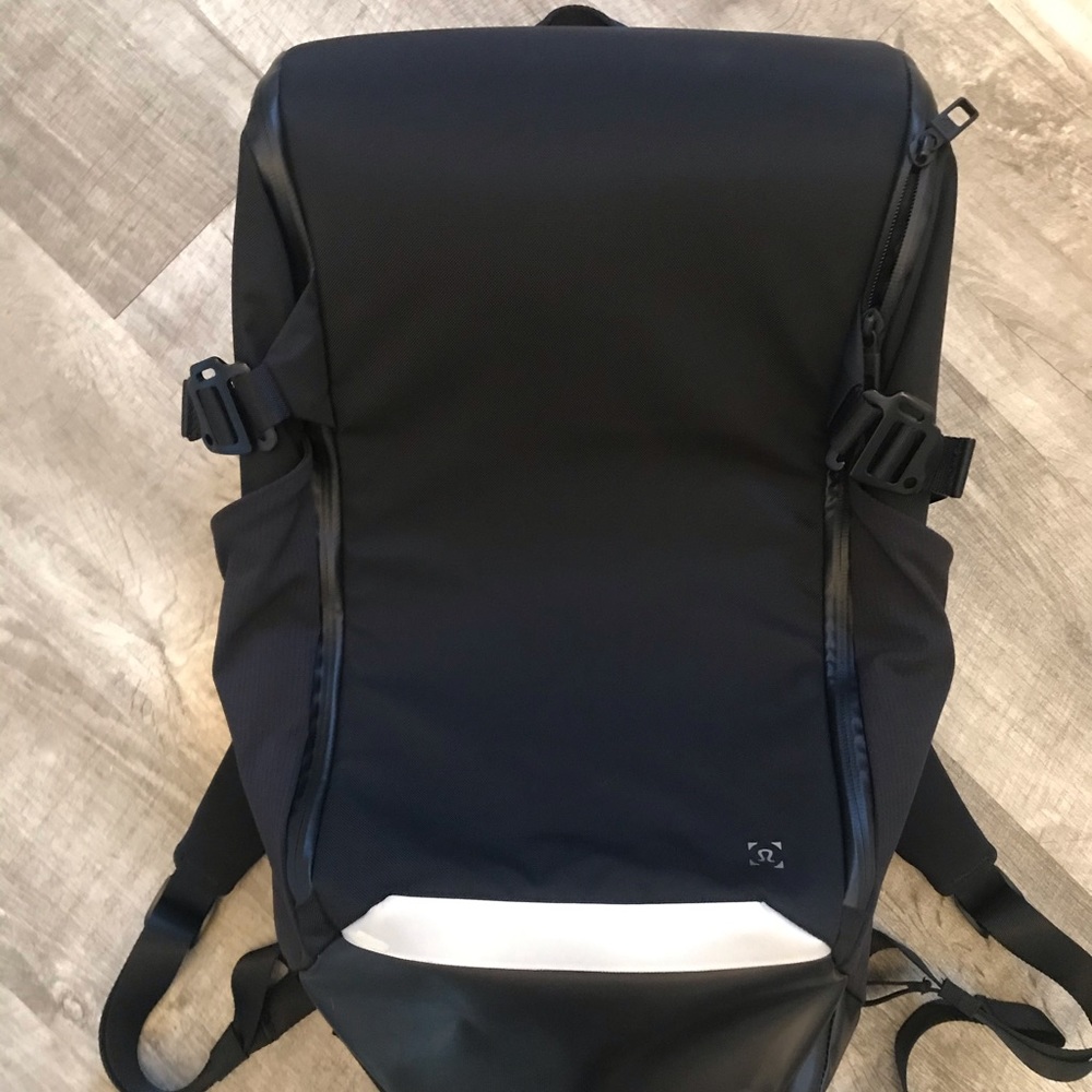 Lululemon more miles backpack 25.5L
